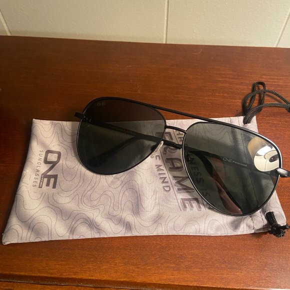 ONE Flatscreen Polarized Sunglasses - Picture 1 of 7